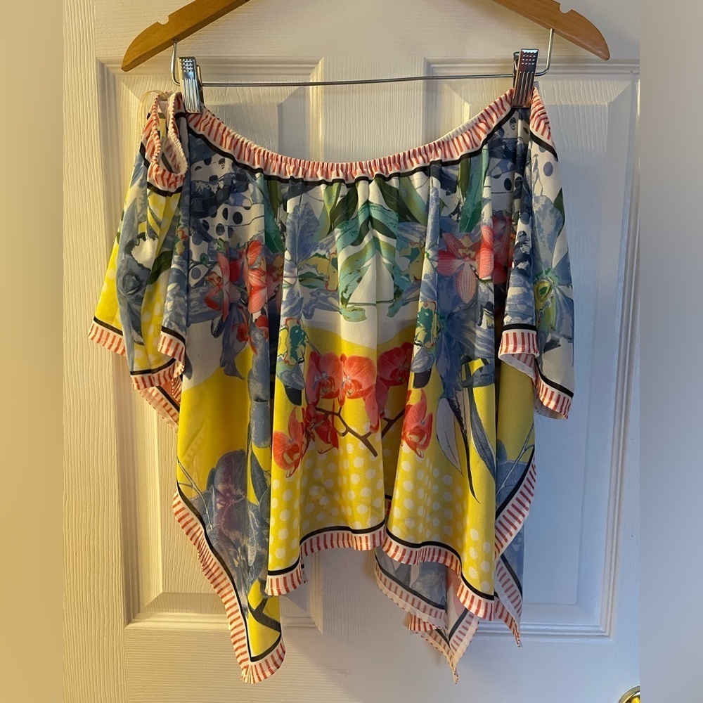 Flying tomatoes top • women’s small